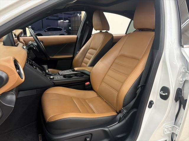 TOYOTA LEXUS IS300H 2020 Image 31