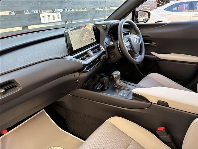 TOYOTA LEXUS UX250H 2023 Image 31