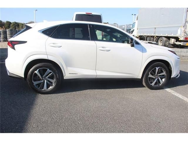 TOYOTA LEXUS NX300H 2021 Image 31