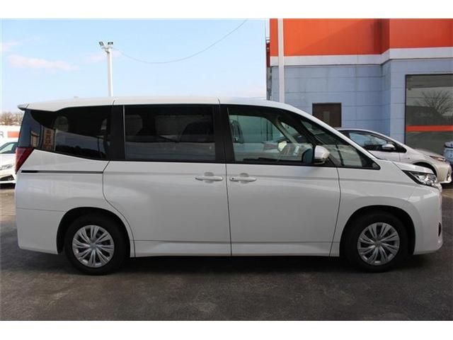 TOYOTA NOAH 2022 Image 31