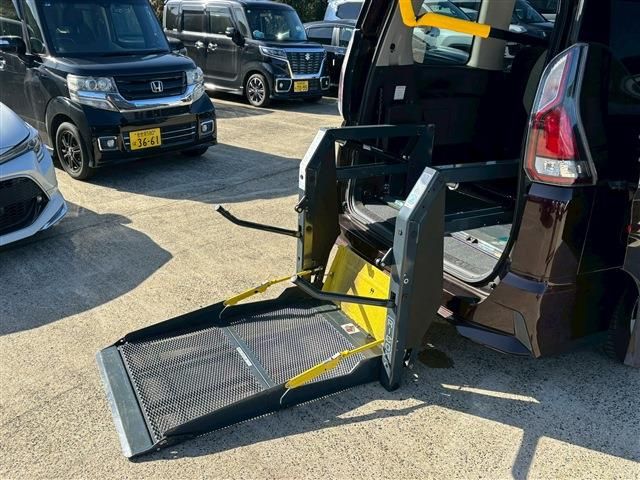 NISSAN SERENA  S-HYBRID 2017 Image 31