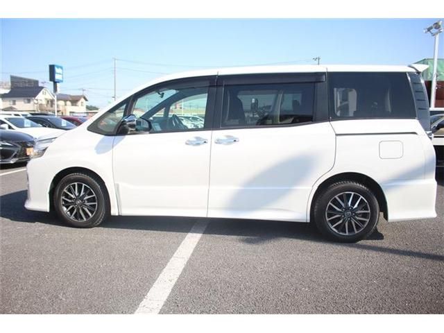 TOYOTA VOXY 2015 Image 31