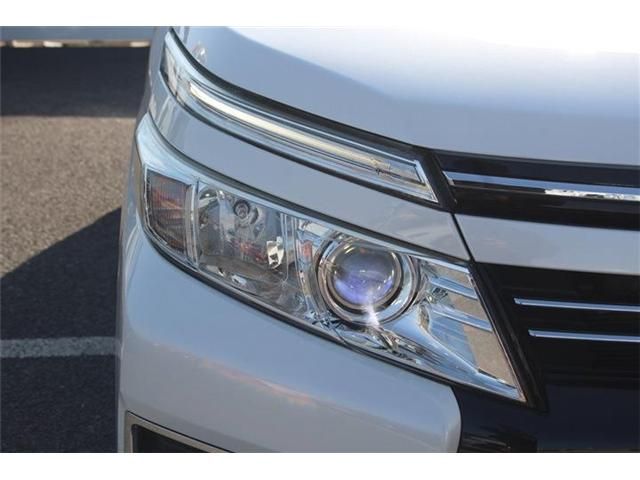 TOYOTA VOXY 2015 Image 31