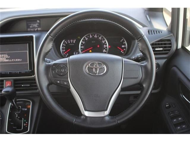 TOYOTA VOXY 2015 Image 31