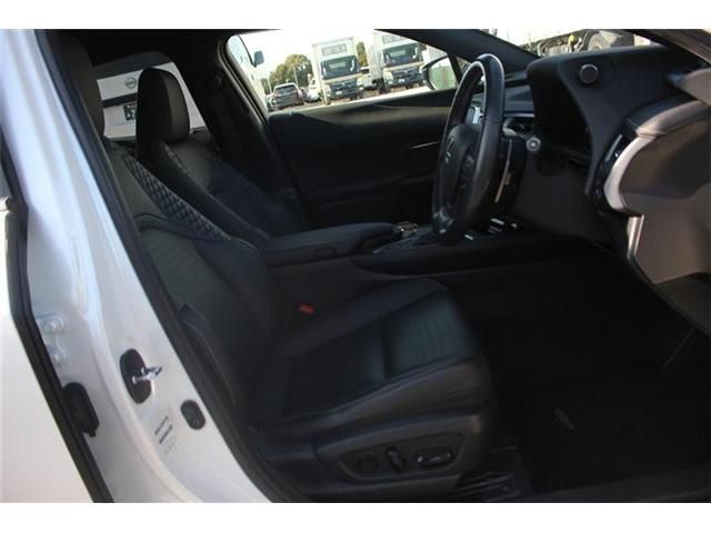 TOYOTA LEXUS UX200 2021 Image 31