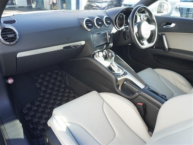 AUDI TT RS COUPE 2012 Image 31