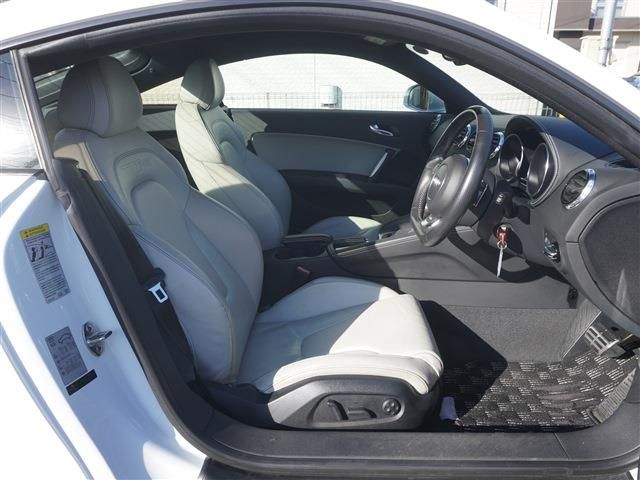 AUDI TT RS COUPE 2012 Image 31