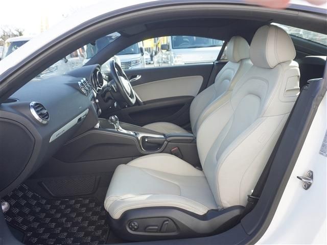 AUDI TT RS COUPE 2012 Image 31