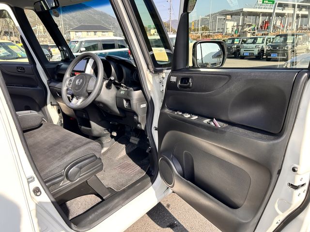 HONDA N BOX 2015 Image 31