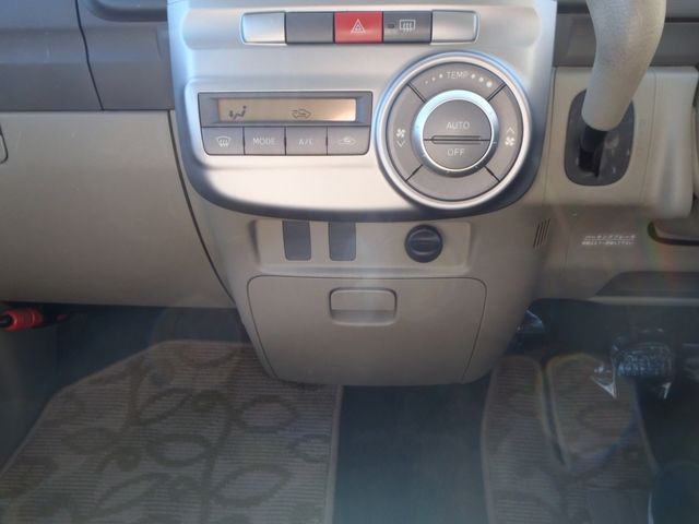 DAIHATSU TANTO 2012 Image 31