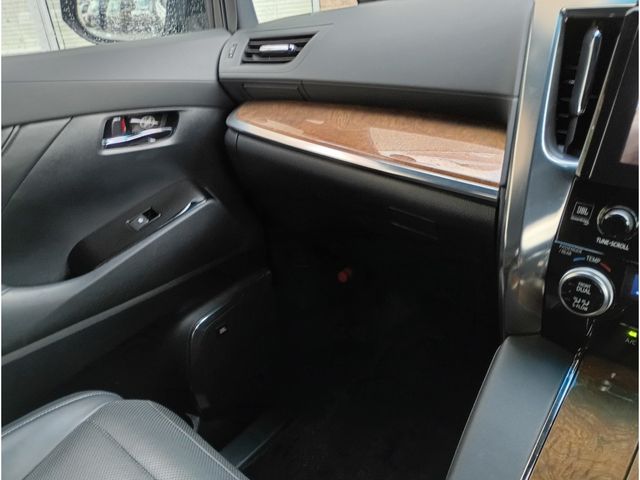 TOYOTA VELLFIRE  HYBRID 4WD 2015 Image 31