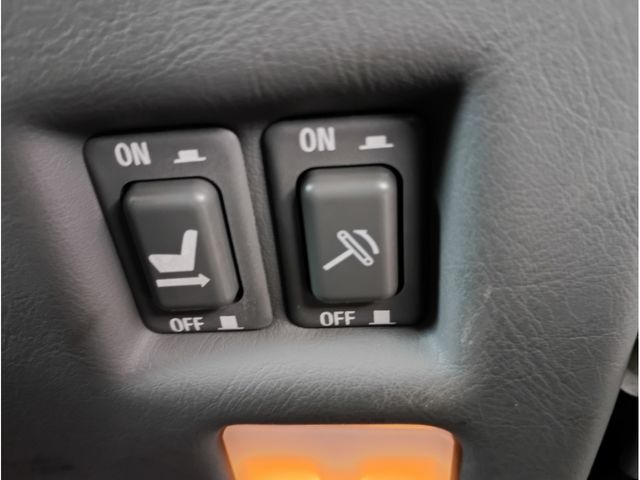 MITSUBISHI DIGNITY 2000 Image 31