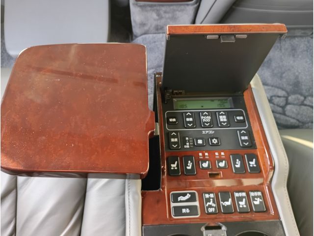 MITSUBISHI DIGNITY 2000 Image 31