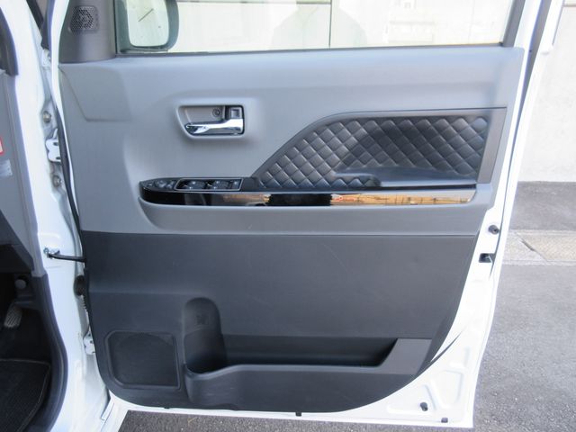 DAIHATSU TANTO CUSTOM 2020 Image 31