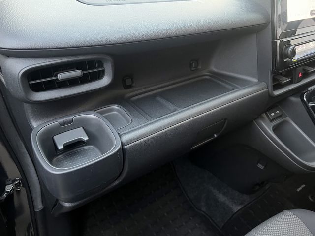 TOYOTA SIENTA HYBRID 2023 Image 31