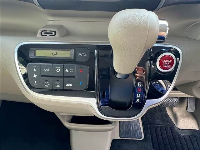 HONDA N BOX 2015 Image 31