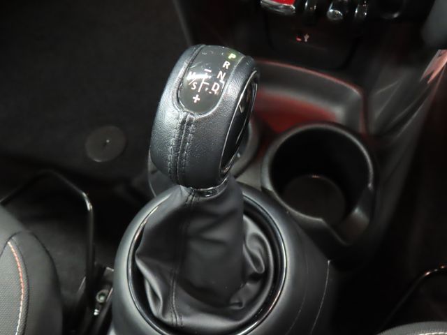 BMW MINI COOPER D 5DOOR 2019 Image 31