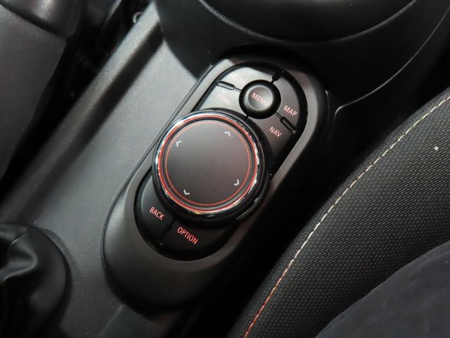 BMW MINI COOPER D 5DOOR 2019 Image 31