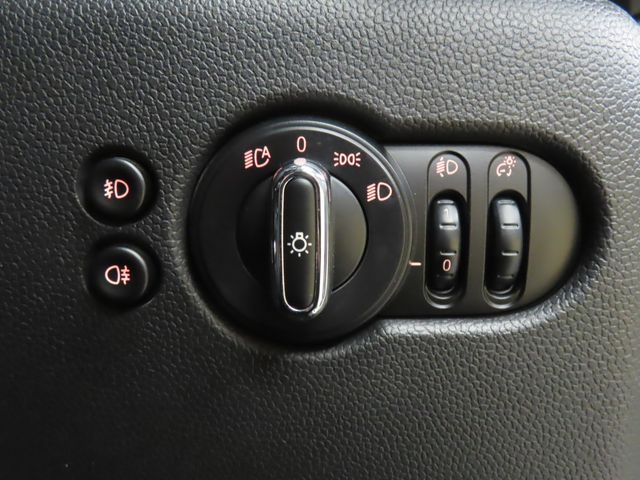 BMW MINI COOPER D 5DOOR 2019 Image 31