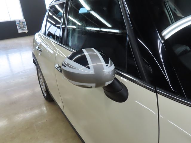 BMW MINI COOPER D 5DOOR 2019 Image 31