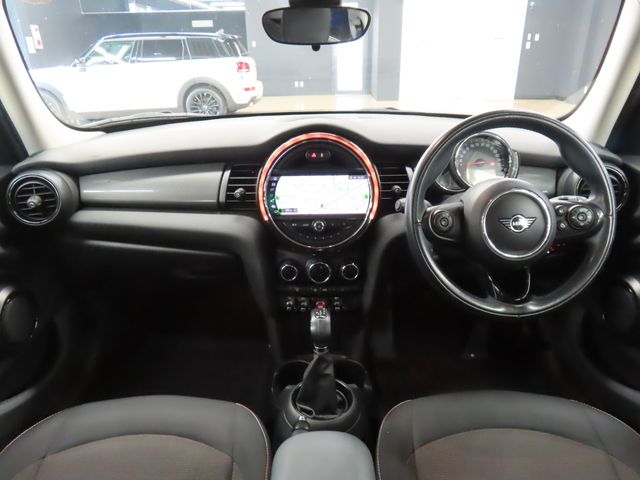 BMW MINI COOPER D 5DOOR 2019 Image 31