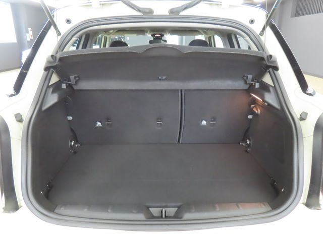 BMW MINI COOPER D 5DOOR 2019 Image 31