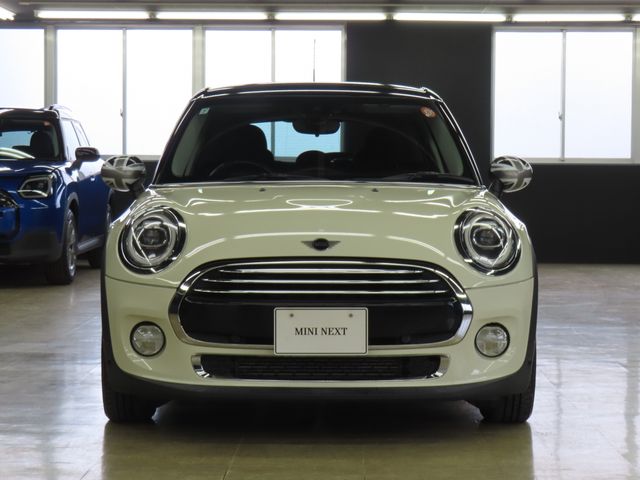 BMW MINI COOPER D 5DOOR 2019 Image 31