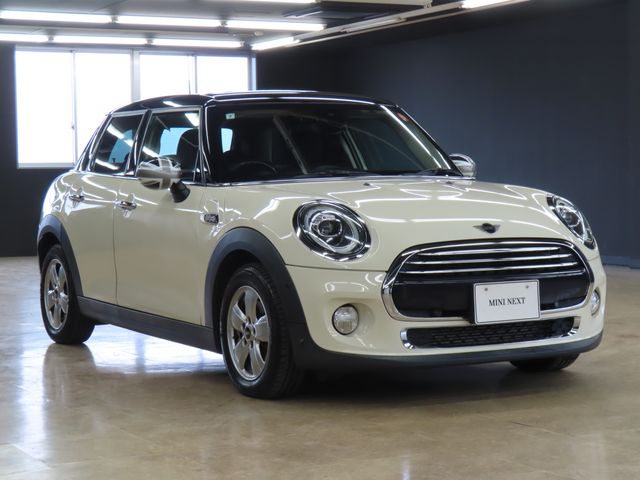 BMW MINI COOPER D 5DOOR 2019 Image 31