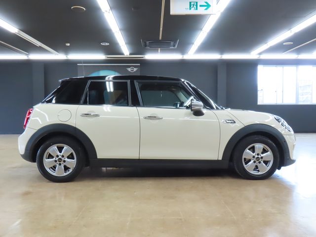 BMW MINI COOPER D 5DOOR 2019 Image 31