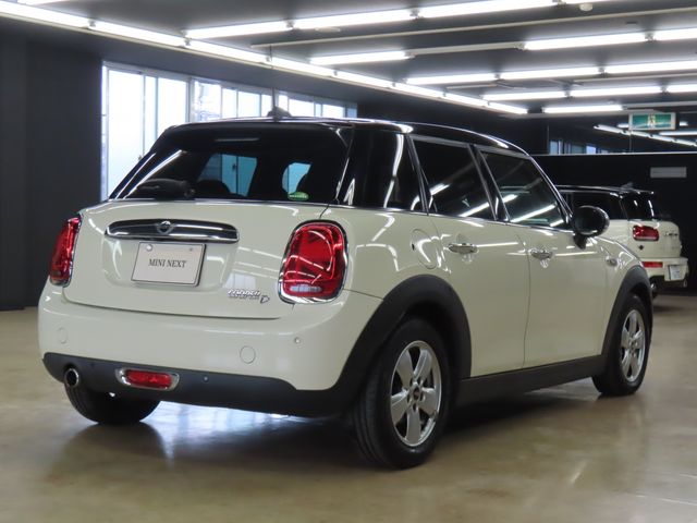 BMW MINI COOPER D 5DOOR 2019 Image 31