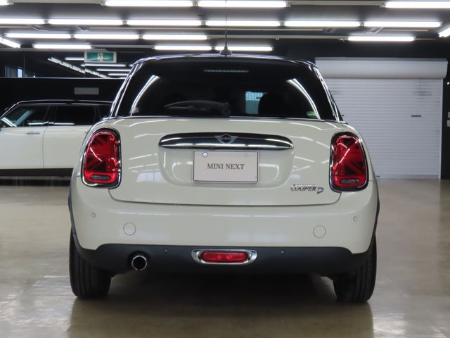 BMW MINI COOPER D 5DOOR 2019 Image 31