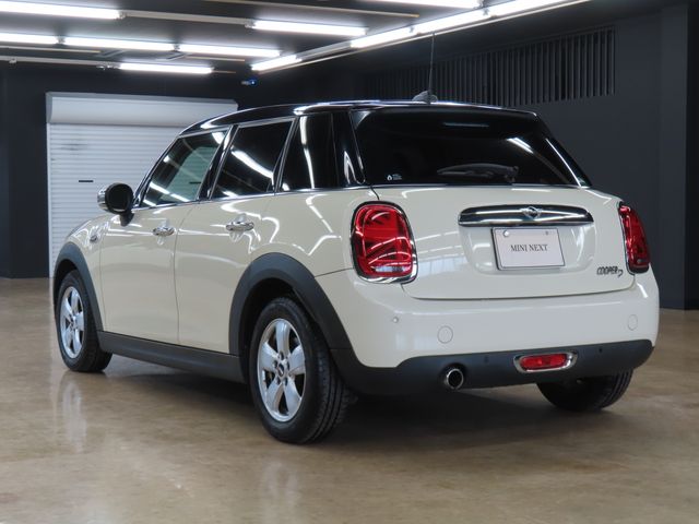 BMW MINI COOPER D 5DOOR 2019 Image 31