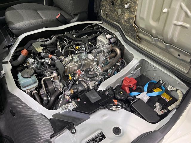 TOYOTA HIACE VAN 4WD 2025 Image 31