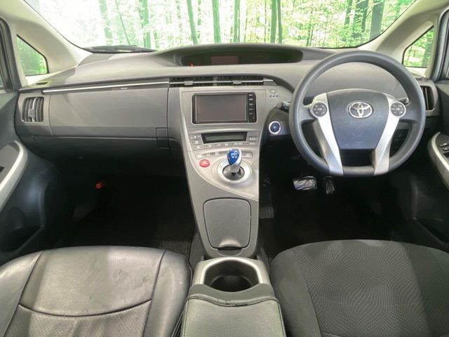 TOYOTA PRIUS 2015 Image 31