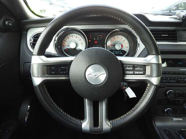 FORD MUSTANG 2012 Image 31