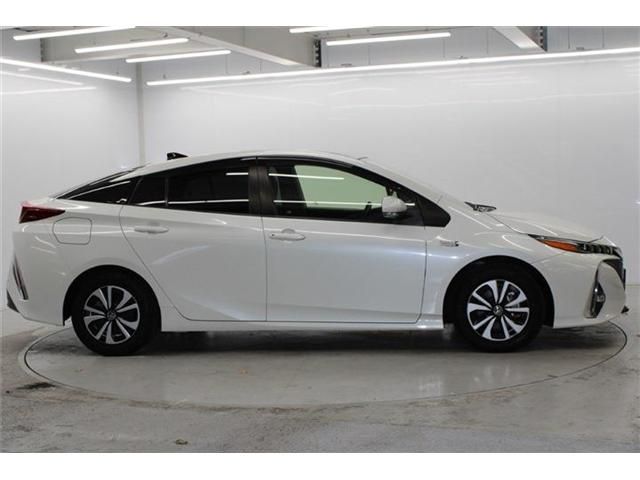 TOYOTA PRIUS PHV 2019 Image 31