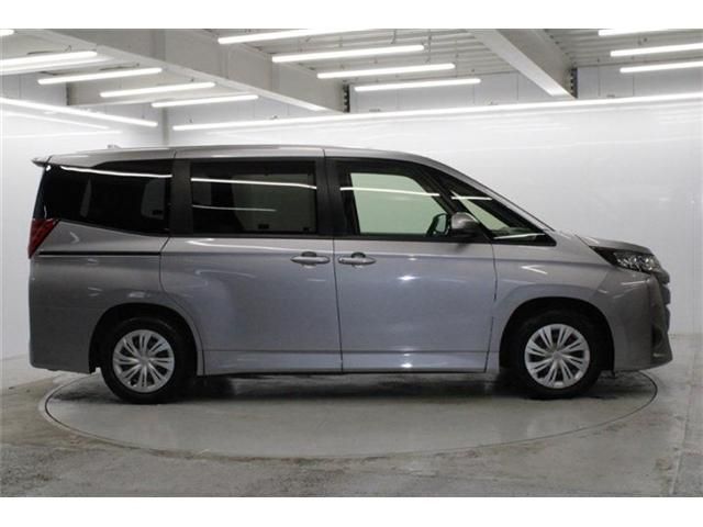 TOYOTA NOAH 2022 Image 31