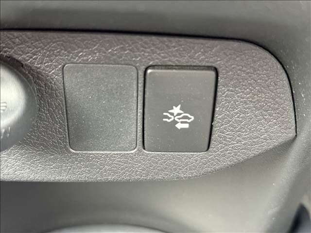 TOYOTA VITZ 2016 Image 31