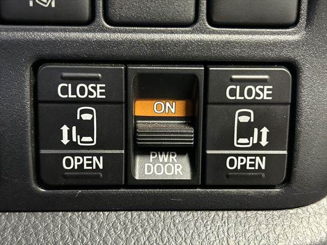 TOYOTA VOXY HYBRID 2019 Image 31