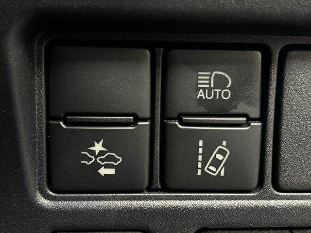 TOYOTA VOXY HYBRID 2019 Image 31