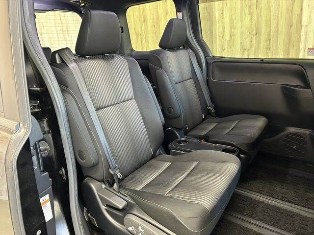 TOYOTA VOXY HYBRID 2019 Image 31