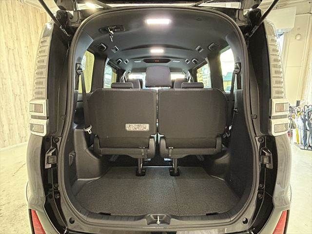 TOYOTA VOXY HYBRID 2019 Image 31