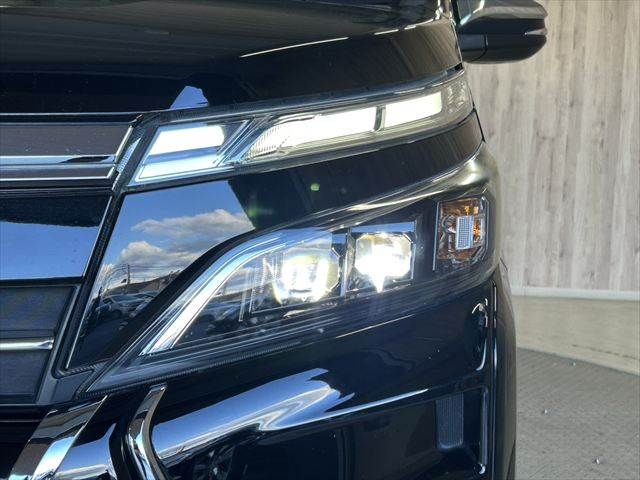 TOYOTA VOXY HYBRID 2019 Image 31