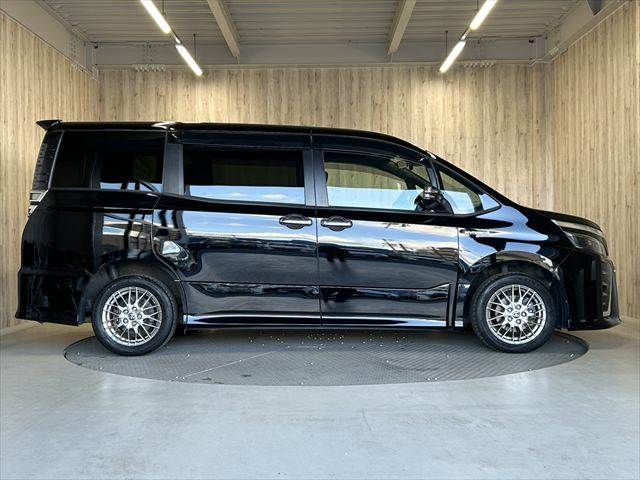 TOYOTA VOXY HYBRID 2019 Image 31