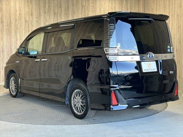 TOYOTA VOXY HYBRID 2019 Image 31