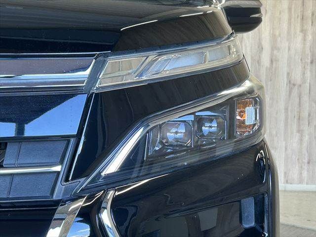 TOYOTA VOXY HYBRID 2019 Image 31