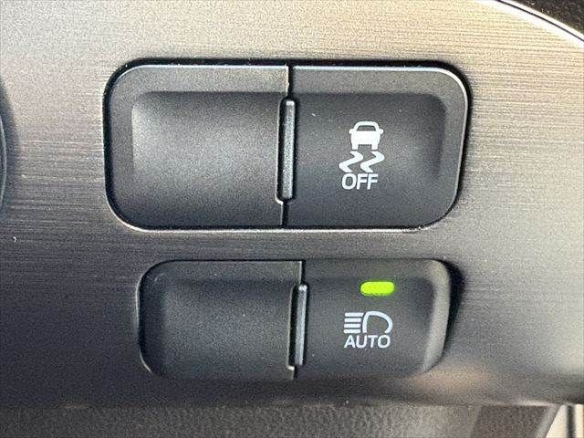 TOYOTA PRIUS PHV 2018 Image 31