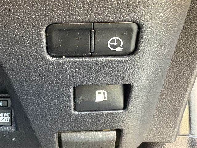 TOYOTA PRIUS PHV 2018 Image 31