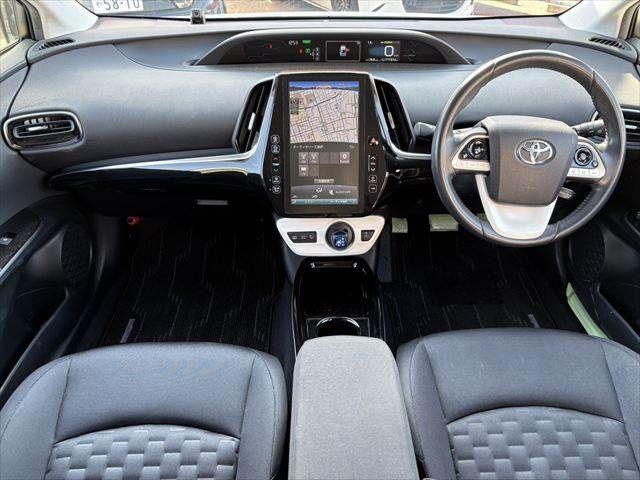 TOYOTA PRIUS PHV 2017 Image 31