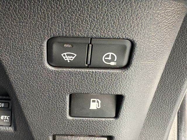 TOYOTA PRIUS PHV 2017 Image 31